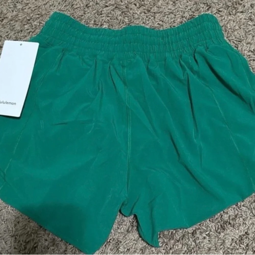 Lululemon Hottie Hot Shorts Size 2 Green NWT - Picture 7 of 10
